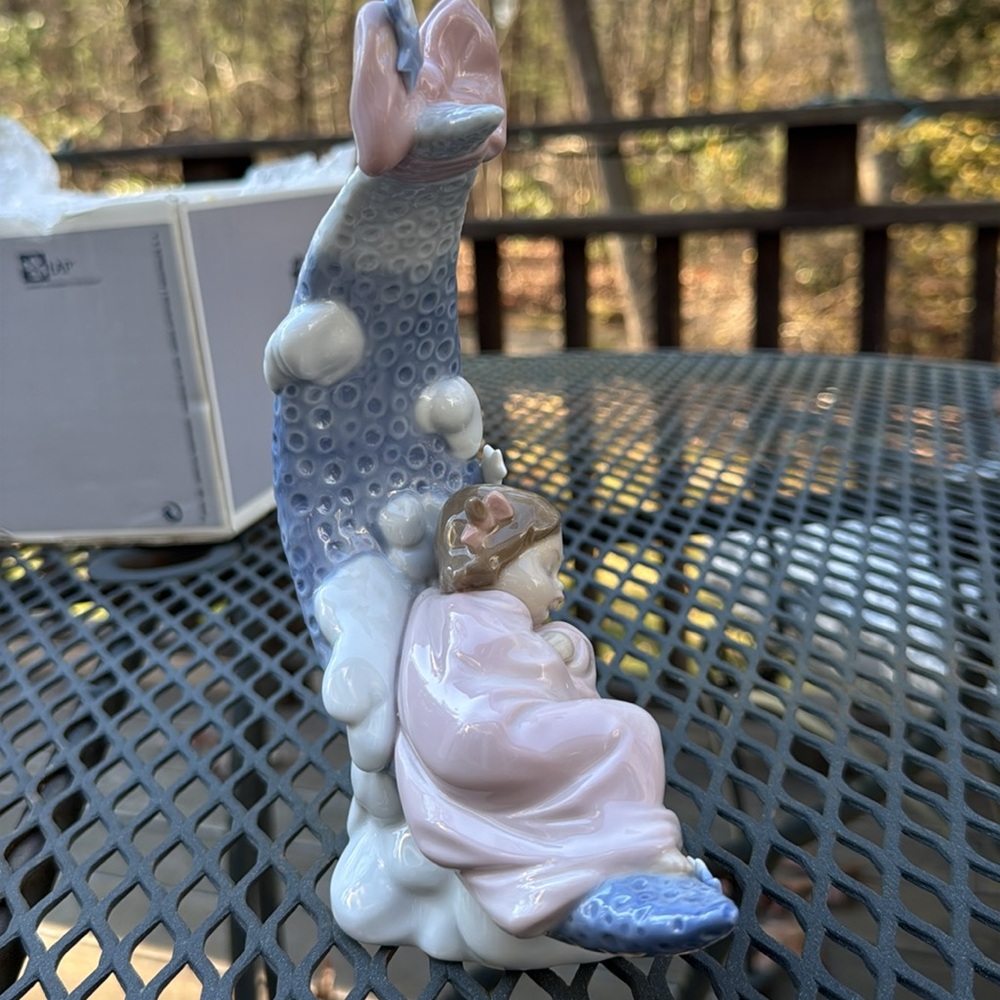 Lladró Collection "Heavens' LullaBy" Girl Figurine sleeping on a glossy moon - Picture 4 of 5